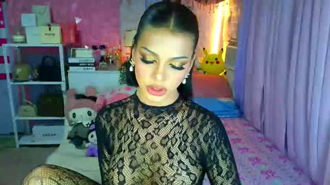 YANG AUDREY LONE online show from 9, 3, 2026