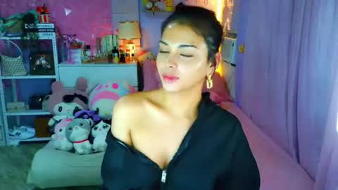 YANG AUDREY LONE online show from 19, 6, 2026