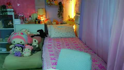 YANG AUDREY LONE online show from 4, 7, 2026