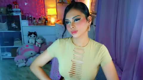 YANG AUDREY LONE online show from 14, 7, 2026