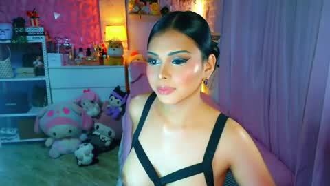 YANG AUDREY LONE online show from 17, 7, 2026