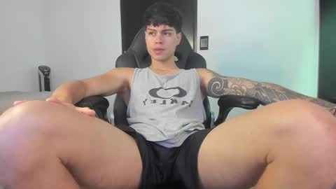 Snapshot of yanpaul83 chatting on 18, 10, 2025 yanpaul83 online show from 18, 10, 2025