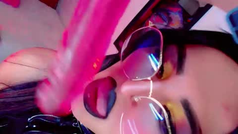 yarethrousss online show from 27, 11, 2025