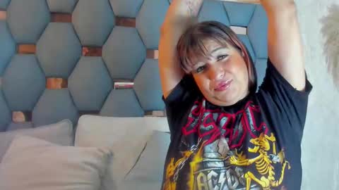 yayi derek  online show from 21, 10, 2025