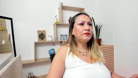 Snapshot of yayita_mature chatting on 6, 10, 2025 yayita online show from 6, 10, 2025