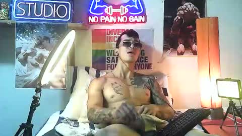 Snapshot of yeisoncastellanos1999 chatting on 14, 10, 2025 yeisoncastellanos1999 online show from 14, 10, 2025