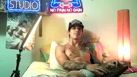 Snapshot of yeisoncastellanos1999 chatting on 24, 11, 2025 yeisoncastellanos1999 online show from 24, 11, 2025