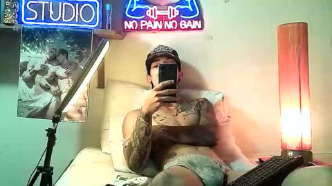 Snapshot of yeisoncastellanos1999 chatting on 27, 11, 2025 yeisoncastellanos1999 online show from 27, 11, 2025