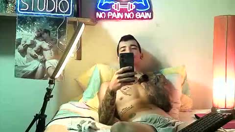 Snapshot of yeisoncastellanos1999 chatting on 18, 12, 2025 yeisoncastellanos1999 online show from 18, 12, 2025