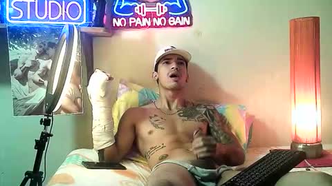 Snapshot of yeisoncastellanos1999 chatting on 8, 1, 2026 yeisoncastellanos1999 online show from 8, 1, 2026