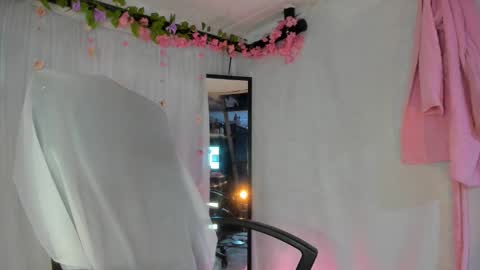 Snapshot of yelina_mh chatting on 4, 3, 2026 YELINA online show from 4, 3, 2026