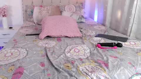 yellow_lily online show from 20, 1, 2025