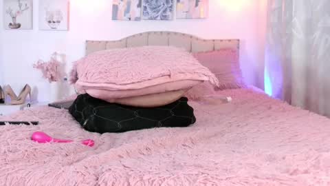 yellow_lily online show from 1, 3, 2025