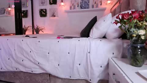 yellow_lily online show from 25, 9, 2025