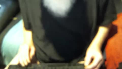 Snapshot of yellowsnakes chatting on 18, 11, 2025 . y e l l o w s n a k e s . online show from 18, 11, 2025