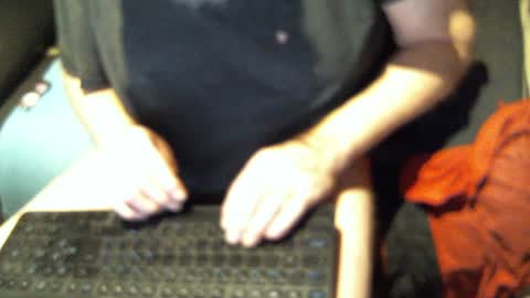 Snapshot of yellowsnakes chatting on 27, 11, 2025 . y e l l o w s n a k e s . online show from 27, 11, 2025