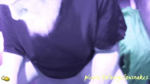 Snapshot of yellowsnakes chatting on 14, 12, 2025 . y e l l o w s n a k e s . online show from 14, 12, 2025