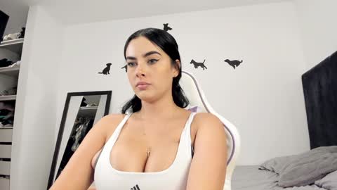 yenifer016 online show from 7, 1, 2025