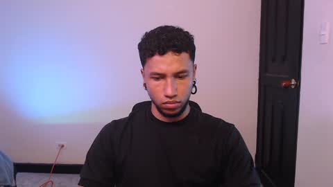 Snapshot of yerfon_s1 chatting on 8, 1, 2025 Yeff ind. model online show from 8, 1, 2025