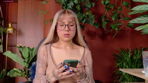 yeriawaddell  online show from 19, 5, 2026
