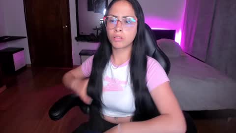 yesie_hot2 online show from 30, 12, 2024