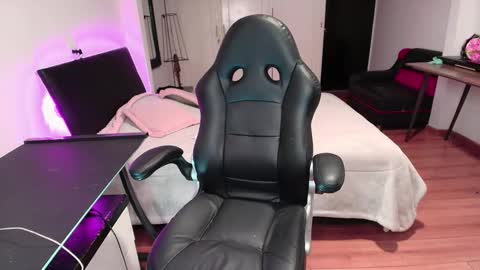 yesie_hot2 online show from 23, 9, 2025