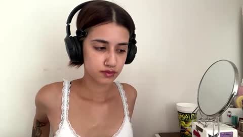 Julia 3 online show from 6, 7, 2026