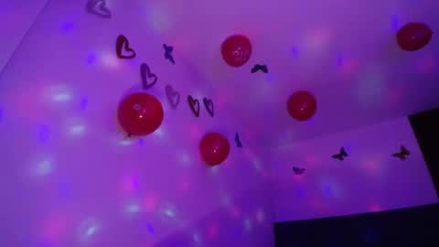 Yiny online show from 15, 2, 2025