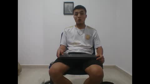 Snapshot of yissus_20 chatting on 8, 11, 2025 yissus_20 online show from 8, 11, 2025