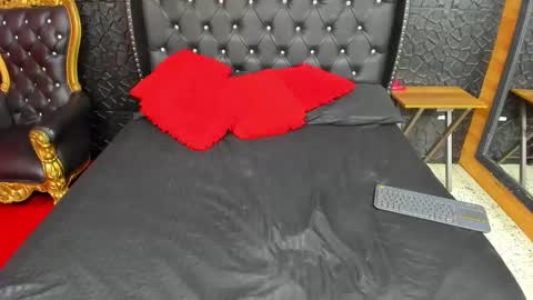 yiyisandoval online show from 7, 10, 2025