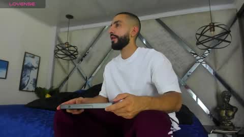 Yiyo online show from 8, 2, 2025