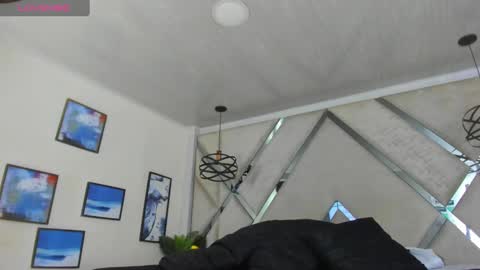 Yiyo online show from 14, 2, 2025