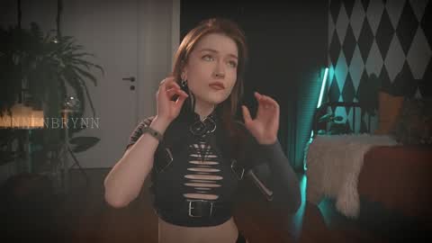 ynnenbrynn online show from 2, 12, 2024