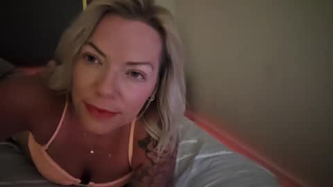 Yogiblondebangme online show from 25, 4, 2026