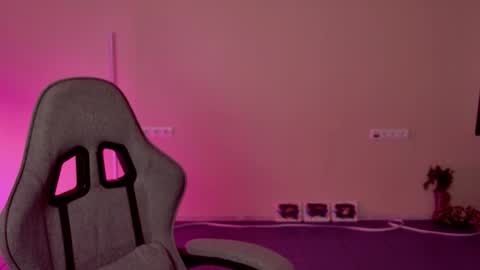 yoka_paradoxxx online show from 4, 2, 2026