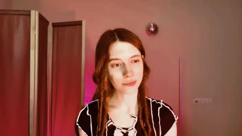 yoka_paradoxxx online show from 19, 4, 2026