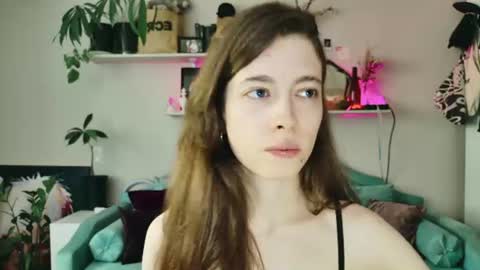 yoka_paradoxxx online show from 9, 7, 2026