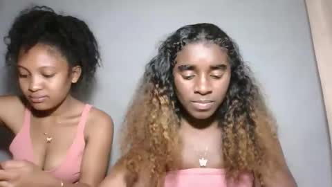 Snapshot of yolandrina05 chatting on 11, 10, 2025 yolandrina05 online show from 11, 10, 2025