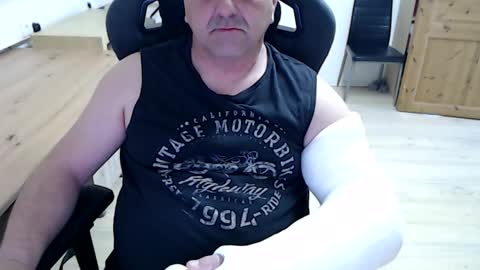 yoschi1976 online show from 3, 4, 2026