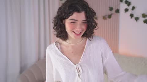 Snapshot of you_fell_in_love chatting on 11, 12, 2024 Elizabeth brunette -- Darline blonde online show from 11, 12, 2024