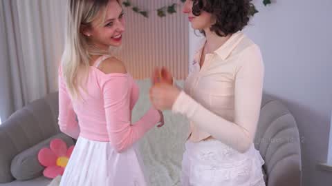 Snapshot of you_fell_in_love chatting on 14, 12, 2024 Elizabeth brunette -- Darline blonde online show from 14, 12, 2024