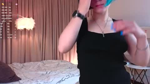 Snapshot of you_fell_in_love chatting on 20, 9, 2025 Elizabeth brunette -- Darline blonde online show from 20, 9, 2025