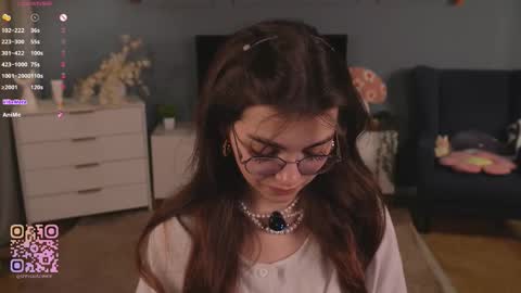 Snapshot of you_fell_in_love chatting on 24, 11, 2025 Elizabeth brunette -- Darline blonde online show from 24, 11, 2025