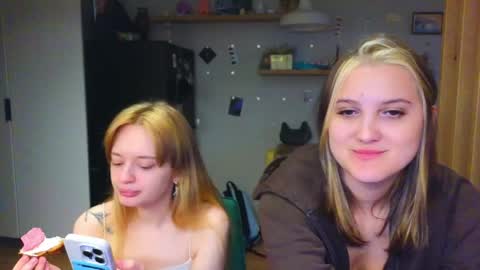 Anna and Luna online show from 27, 4, 2026