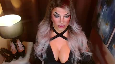 QUEEN MADISON  online show from 1, 3, 2026