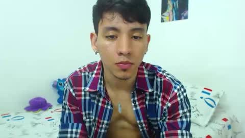 Snapshot of your_boy_hot chatting on 22, 4, 2026 your boy online show from 22, 4, 2026