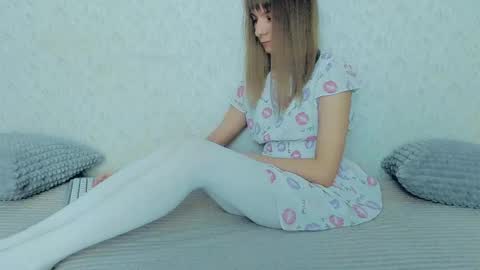 Lily online show from 28, 2, 2025