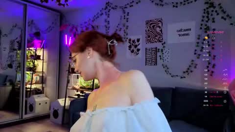 Snapshot of your_corvus chatting on 28, 11, 2025 your_corvus online show from 28, 11, 2025