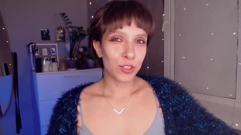 Alex and Kris long hair online show from 28, 9, 2025