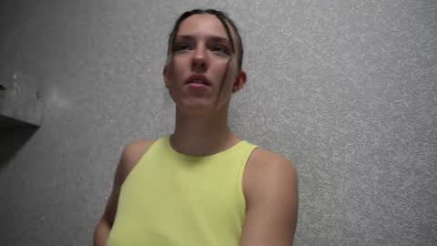 Snapshot of your_little_flexible_girl chatting on 5, 2, 2025 Meri online show from 5, 2, 2025